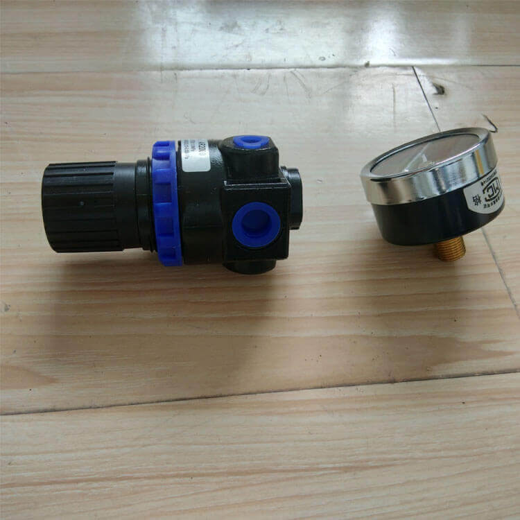 Pneumatic pressure regulator